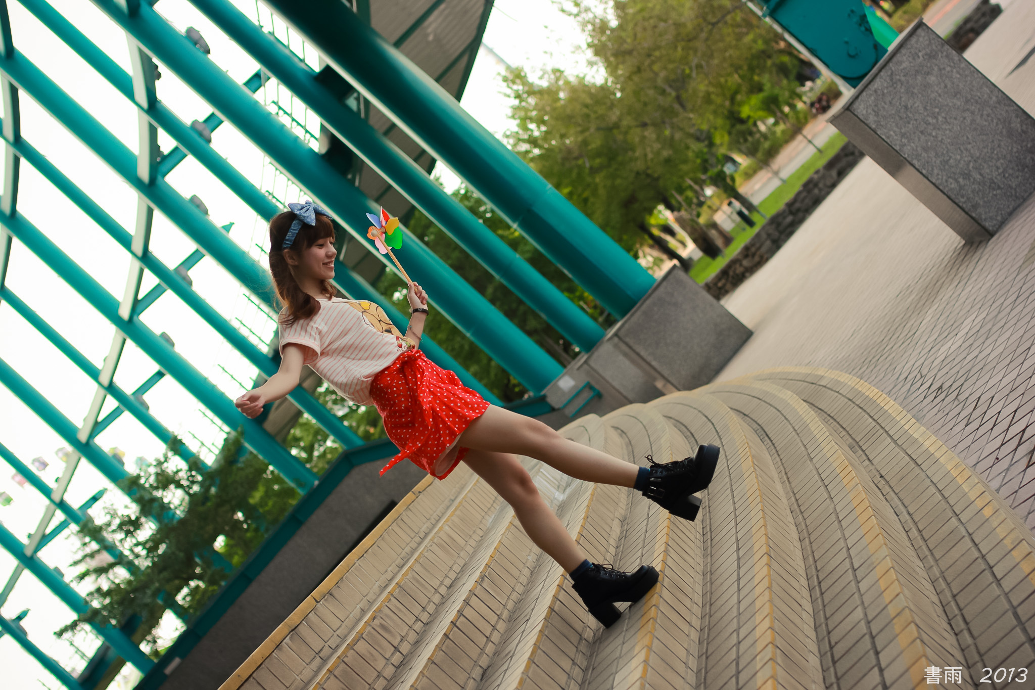 [Beautyleg番外篇]2013-10-28 珊珊士林科工馆外拍 4